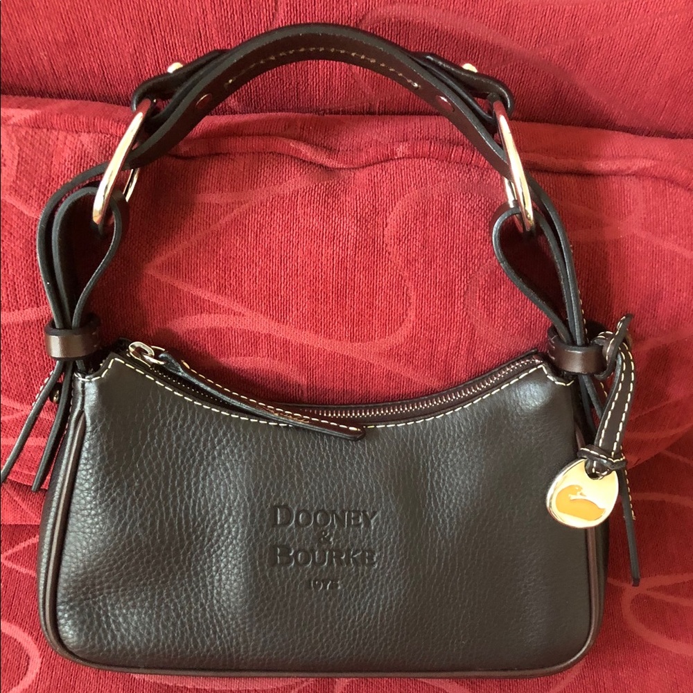 Classic Dooney & Bourke Mini Purse..! ❤️